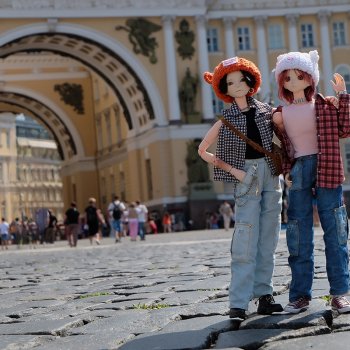 А сфоткайте нас вот здесь... и вот там... и еще тут