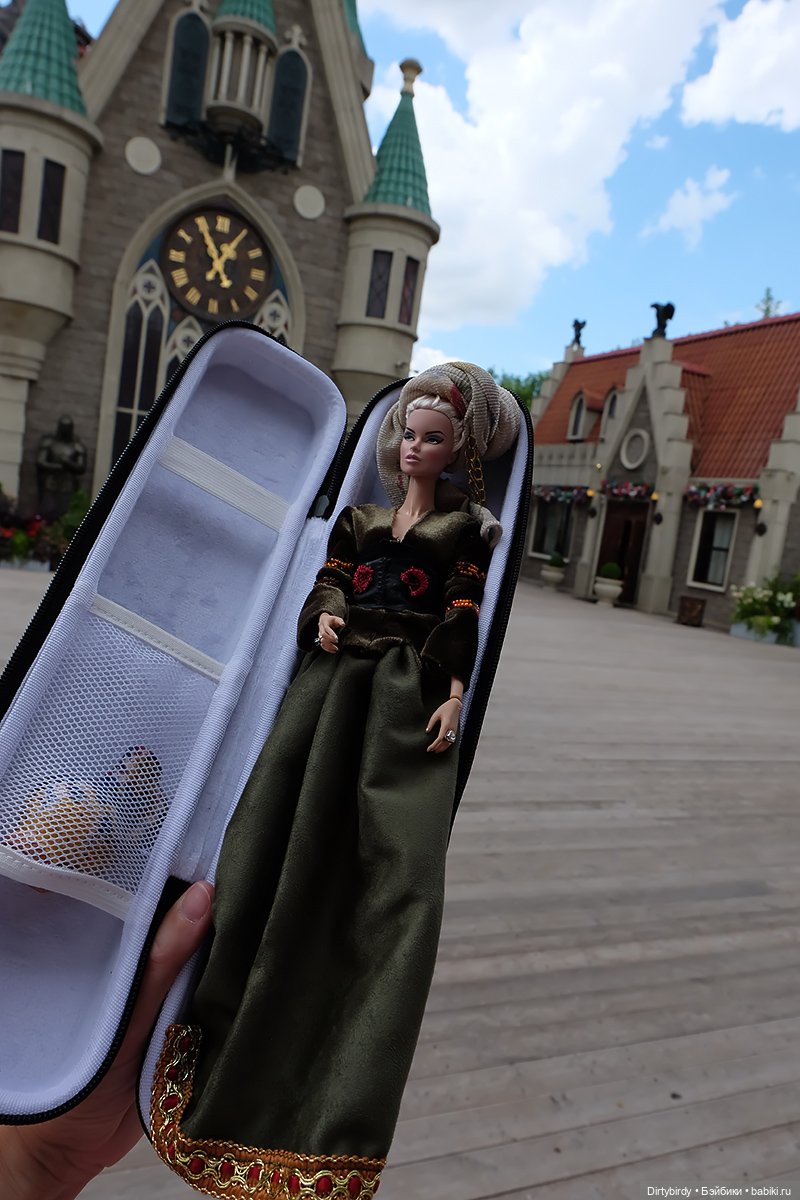 От королевы герцогине приглашенье на... Ландсхут '24