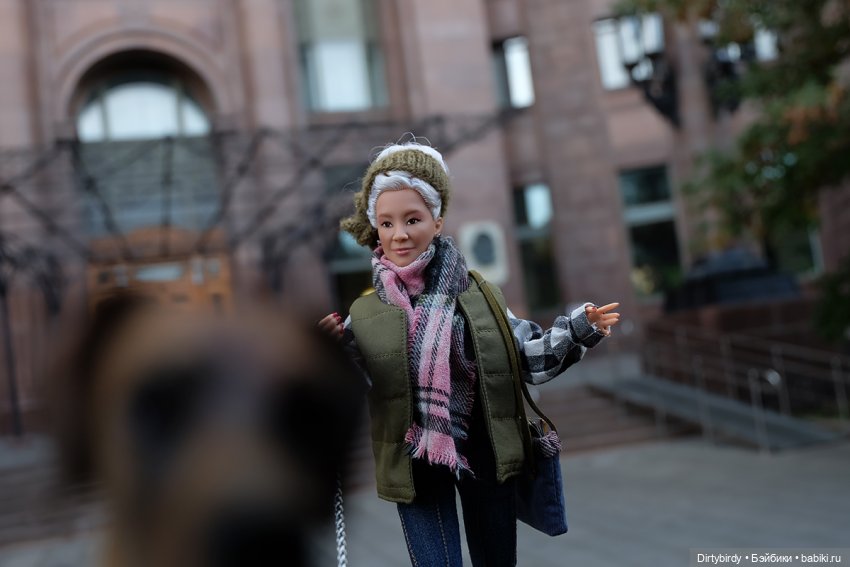 Осень в Москве. Прогулка с собакой у высотки на Котельнической.🍁🍂🐕🏙 (фото 3)