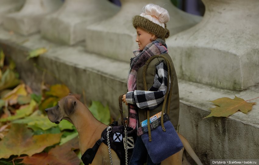 Осень в Москве. Прогулка с собакой у высотки на Котельнической.🍁🍂🐕🏙 (фото 10)