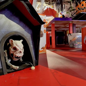 Хэллоуин в магазине игрушек