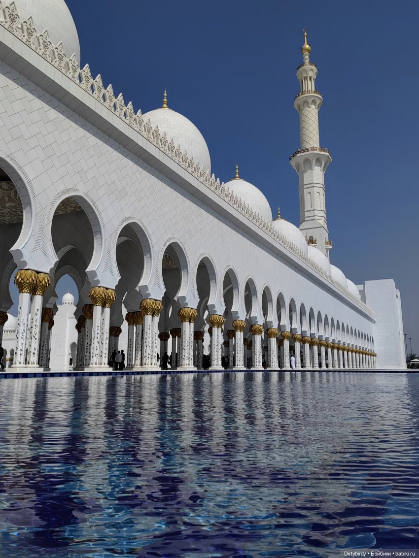 Тени мечети в Абу-Даби, Сваровски и плюшевый шейх