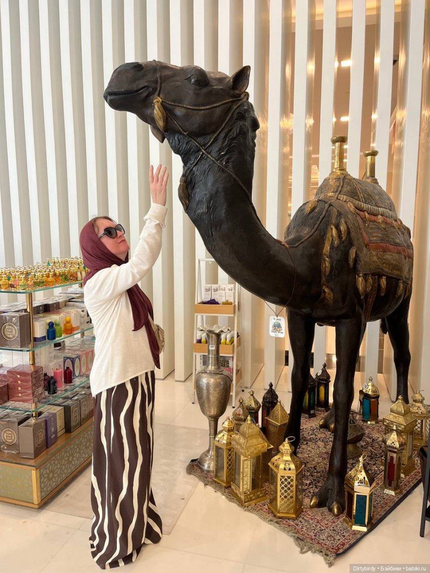 Тени мечети в Абу-Даби, Сваровски и плюшевый шейх