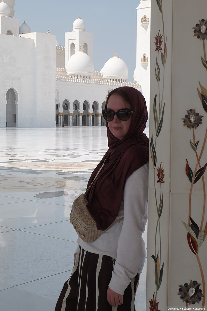 Тени мечети в Абу-Даби, Сваровски и плюшевый шейх