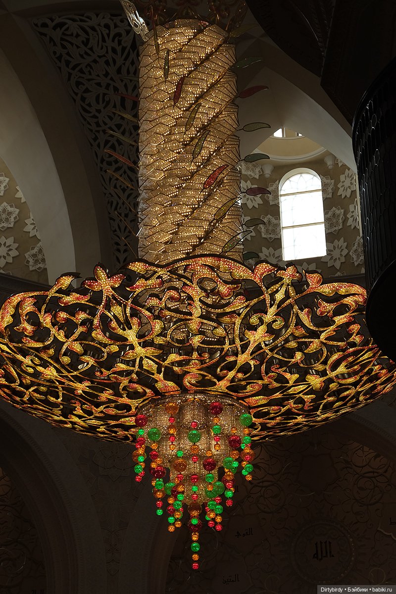 Тени мечети в Абу-Даби, Сваровски и плюшевый шейх