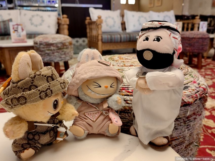 Тени мечети в Абу-Даби, Сваровски и плюшевый шейх