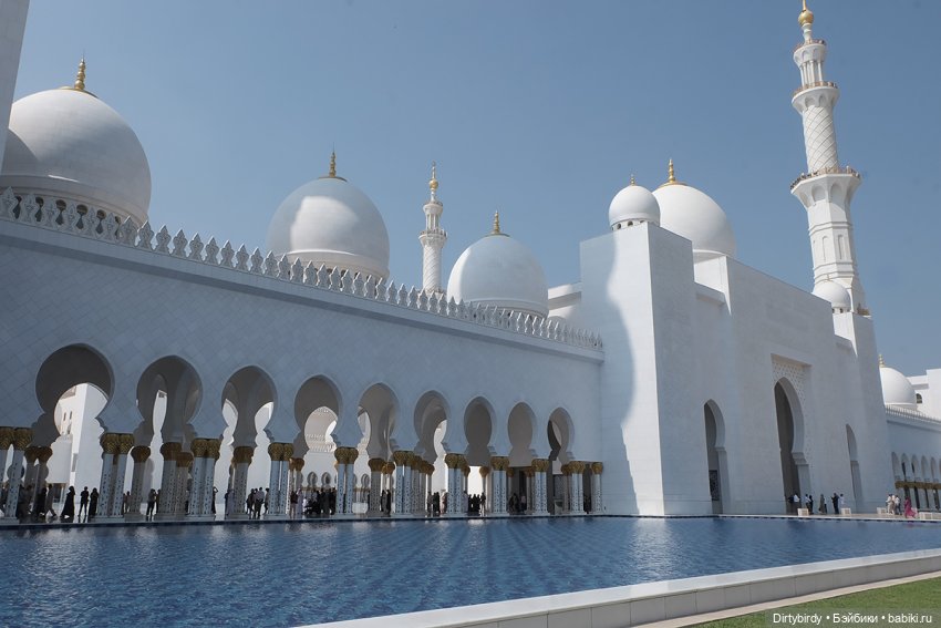 Тени мечети в Абу-Даби, Сваровски и плюшевый шейх