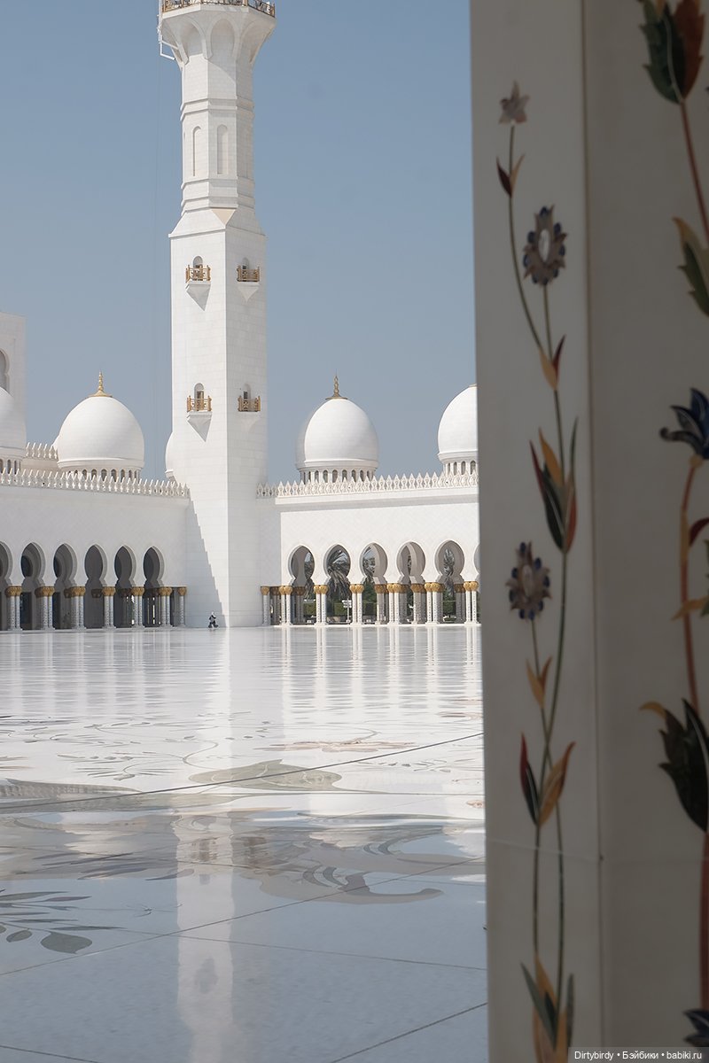 Тени мечети в Абу-Даби, Сваровски и плюшевый шейх