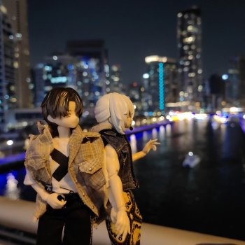 Я согласен купаться только в свете софитов.