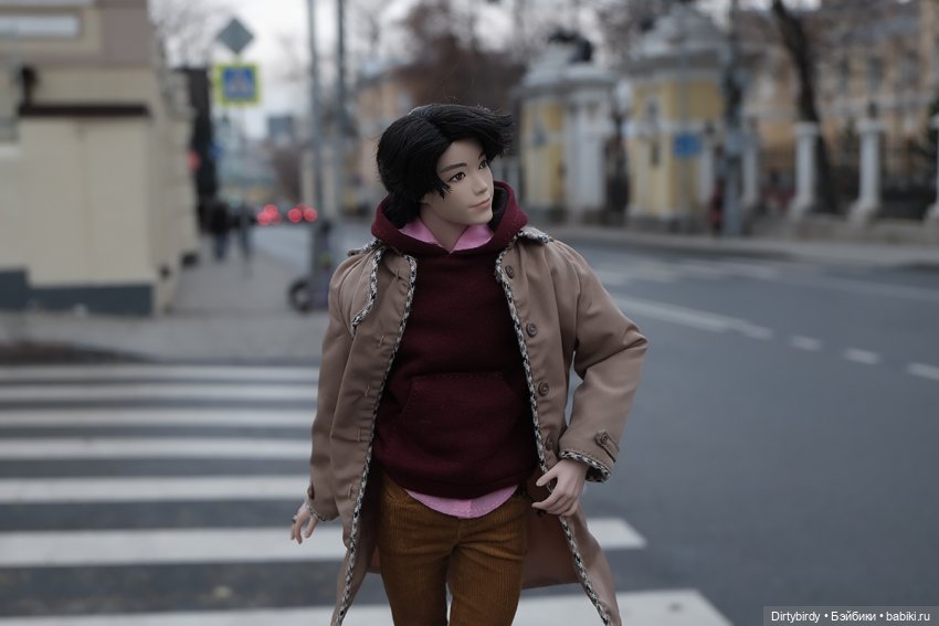 У подъезда — Куклы BTS (БТС) от Mattel: K