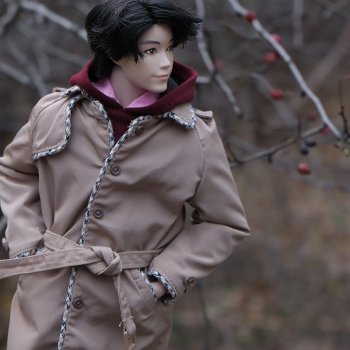 У подъезда...