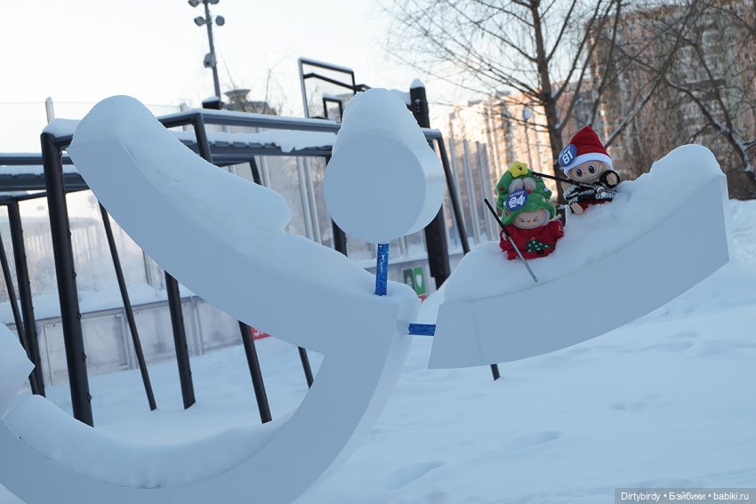 Звездуны на льду — Игрушки Labubu (Лабубу) и The Monsters: Pop Mart