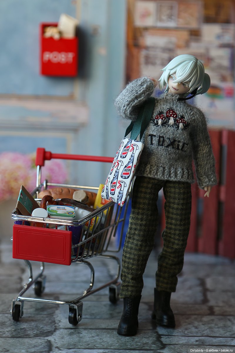 А за колбасой вы последний