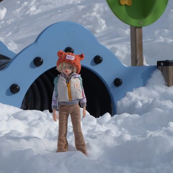 Измеряем февральские сугробы с мини Феликсом