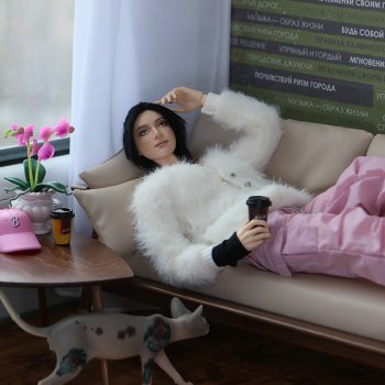 Лучше всего я получаюсь лёжа! Фотосессия в общаге и 20 отжиманий.