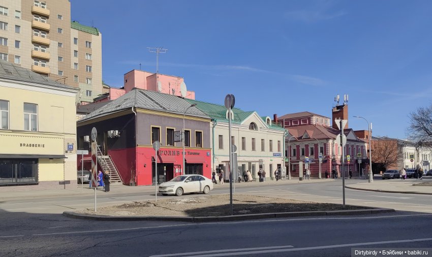 Крутой рэпер и его подштаники. Весенняя прогулка Хюнинкая