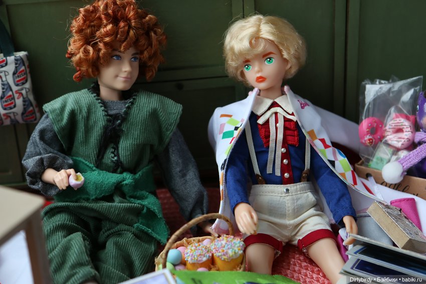 Когда в общаге гости. Распаковка подарков и кукловстреча