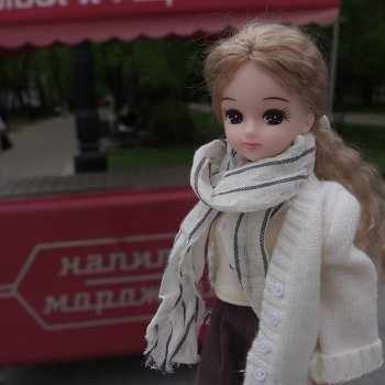 Та девушка в полосатом шарфике