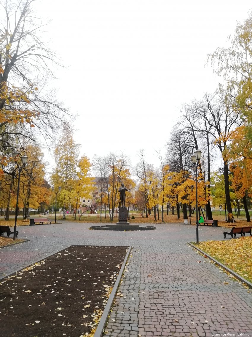 Осенняя девочка в осеннем парке (фото 2)