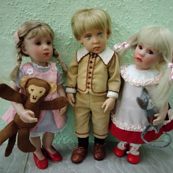 Куклы мужского пола, в общем: мальчишки.