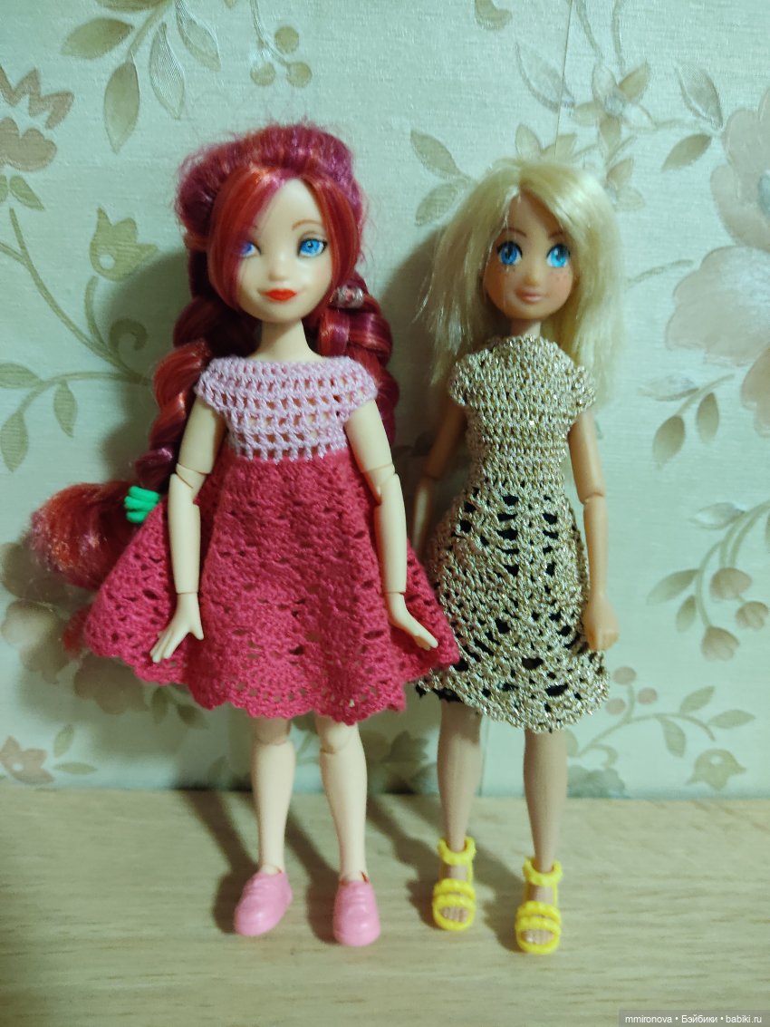 Вязанные платья для куколок-гибридов (фото 3)