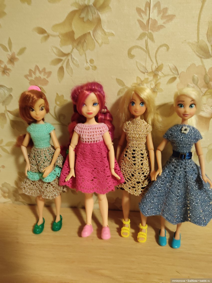 Вязанные платья для куколок-гибридов (фото 5)