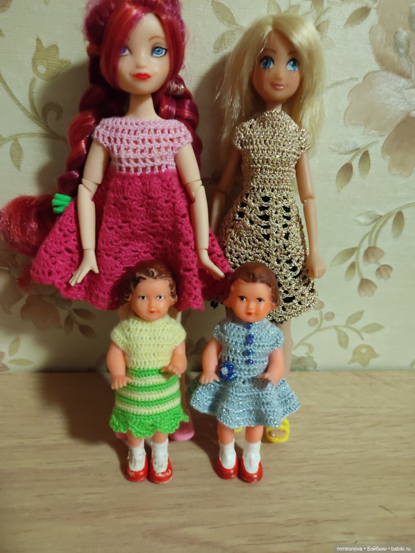 Вязанные платья для куколок-гибридов (фото 4)