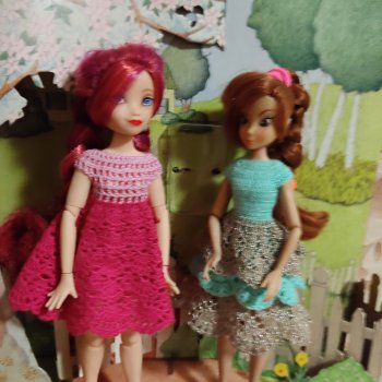 Вязанные платья для куколок-гибридов.
