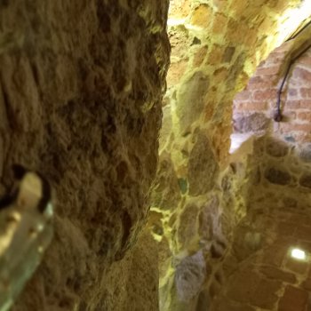 По подземному ходу