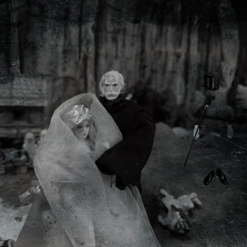 Семейное фото немного ретро.