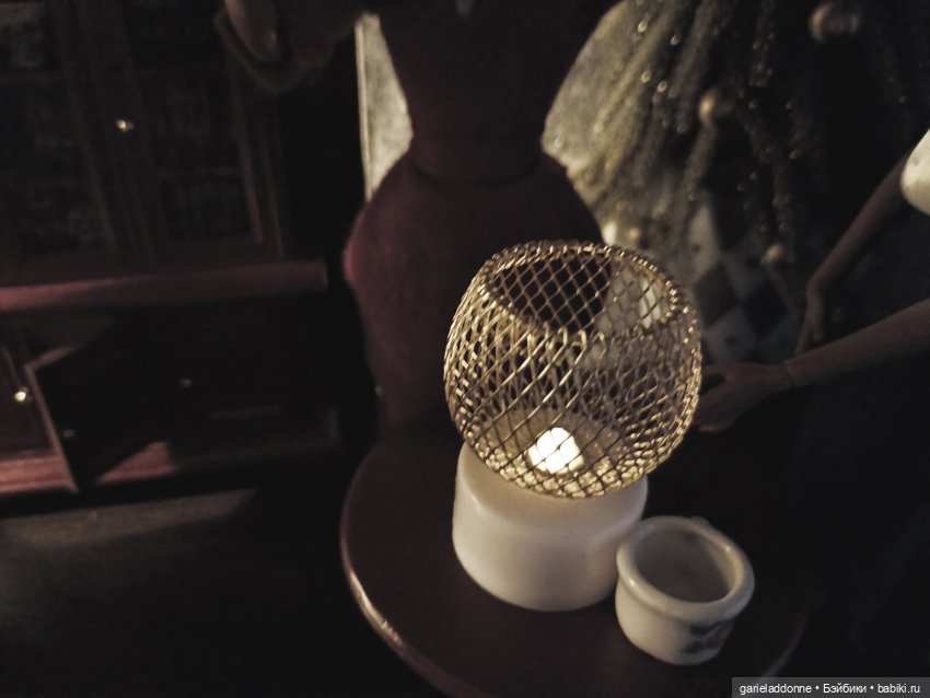 Ужас, рассказанный ночью в кукольном шкафу