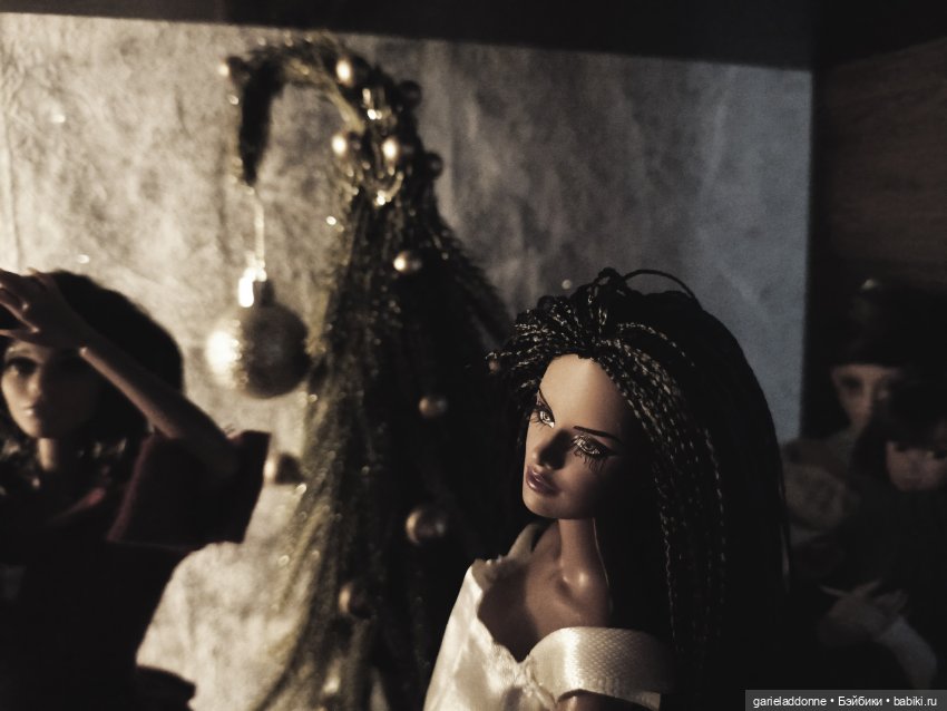 Ужас, рассказанный ночью в кукольном шкафу