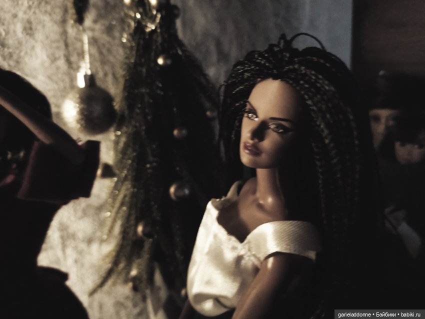 Ужас, рассказанный ночью в кукольном шкафу (фото 5)