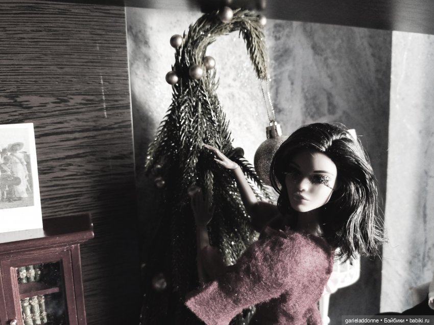 Ужас, рассказанный ночью в кукольном шкафу (фото 2)