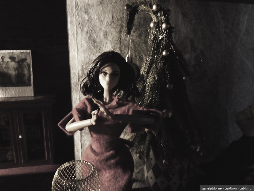 Ужас, рассказанный ночью в кукольном шкафу (фото 3)