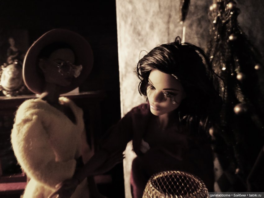 Ужас, рассказанный ночью в кукольном шкафу