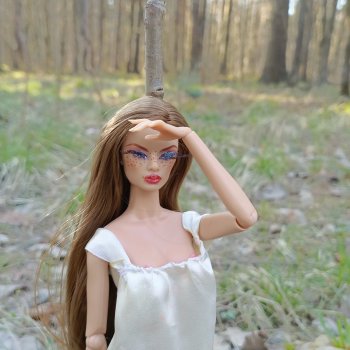 Ведьмочка гуляет в  лесу