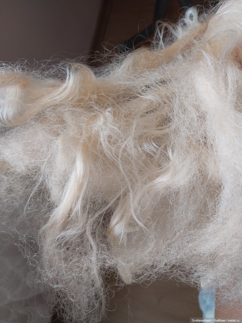 Космы нечёсанные, с которыми я справилась (необычный инструмент, чтобы расчесать ужасно спутанные волосы куклы) (фото 4)