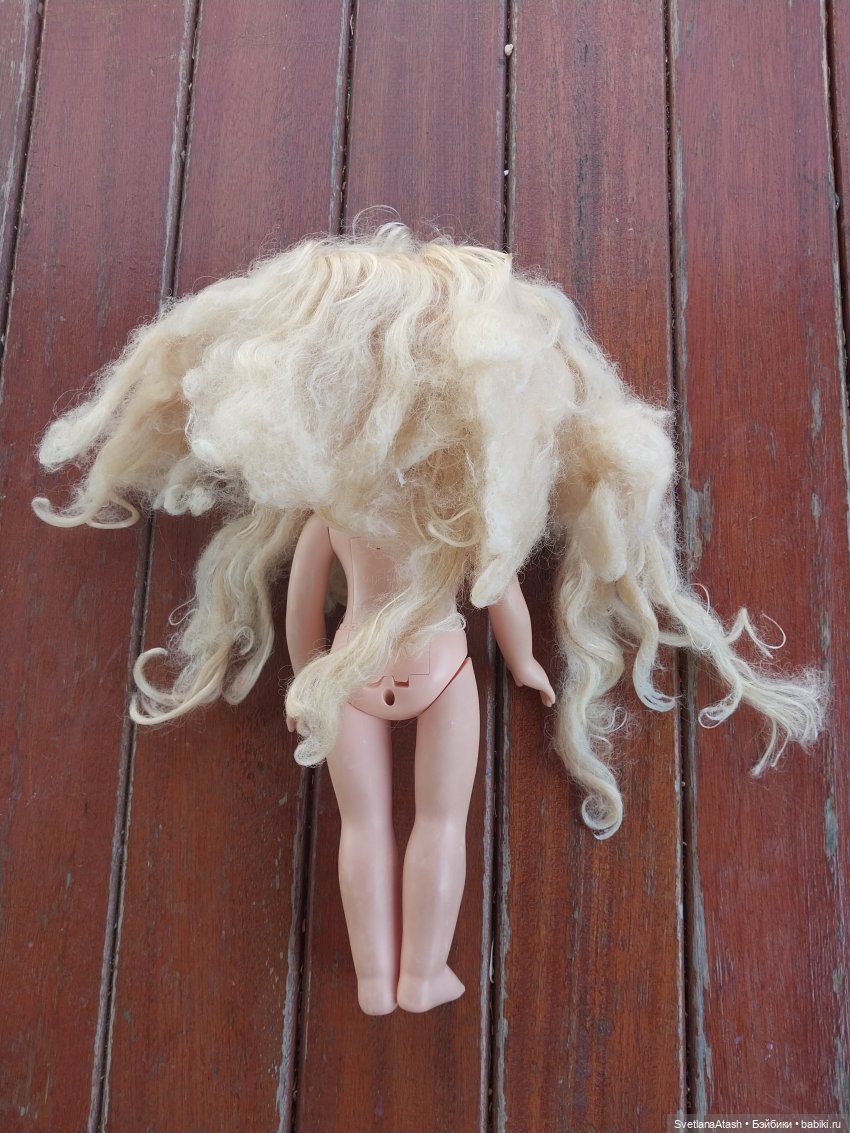 Космы нечёсанные, с которыми я справилась (необычный инструмент, чтобы расчесать ужасно спутанные волосы куклы) (фото 2)