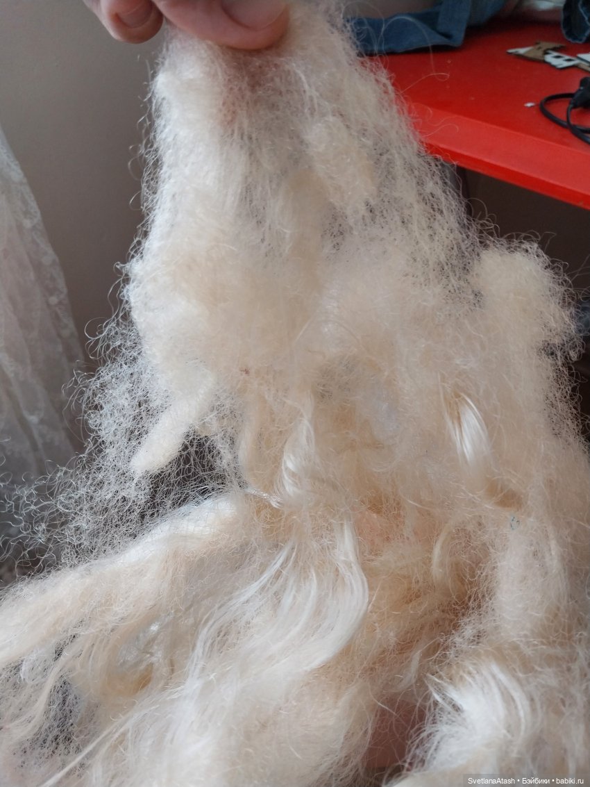 Космы нечёсанные, с которыми я справилась (необычный инструмент, чтобы расчесать ужасно спутанные волосы куклы) (фото 3)