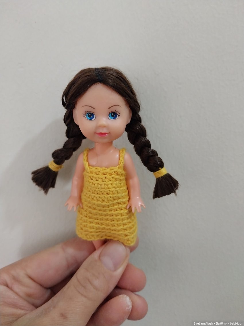 Приведение в порядок маленькой куколки: замена волос на паричок, сшита постелька и платье (фото 2)