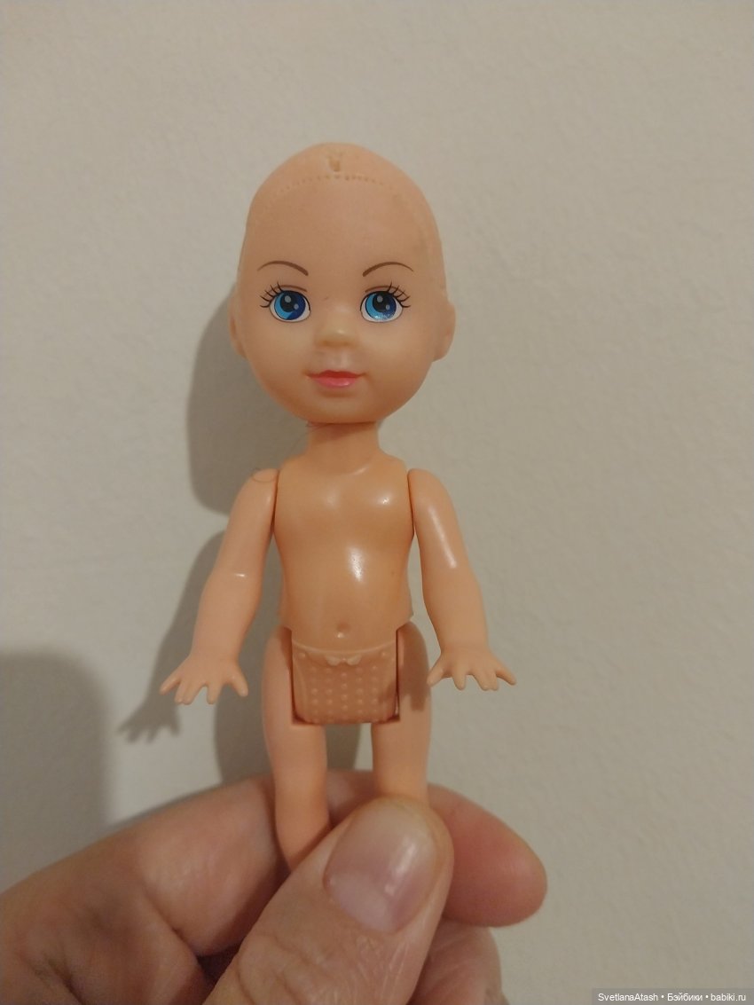Приведение в порядок маленькой куколки: замена волос на паричок, сшита постелька и платье