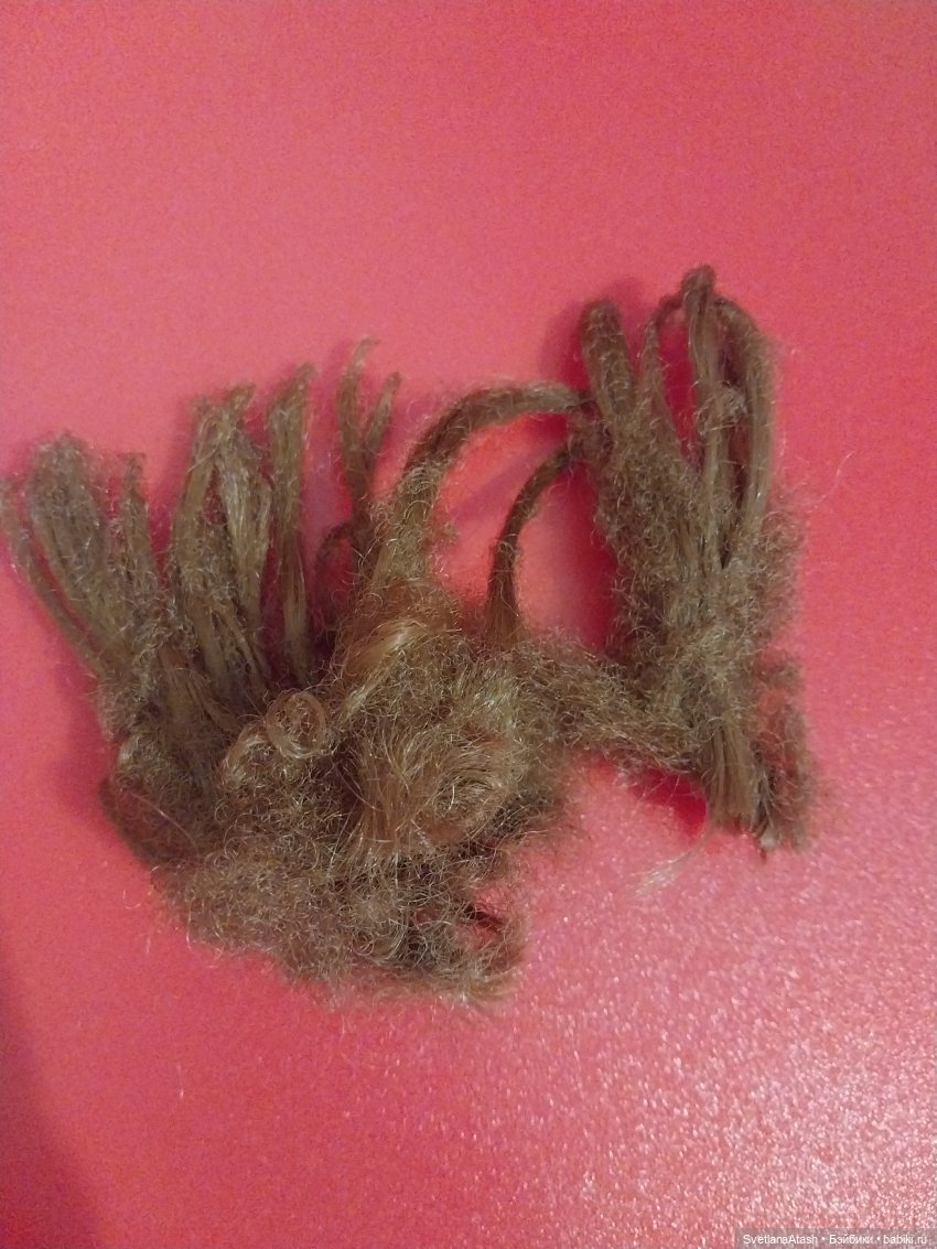 Приведение в порядок маленькой куколки: замена волос на паричок, сшита постелька и платье (фото 4)