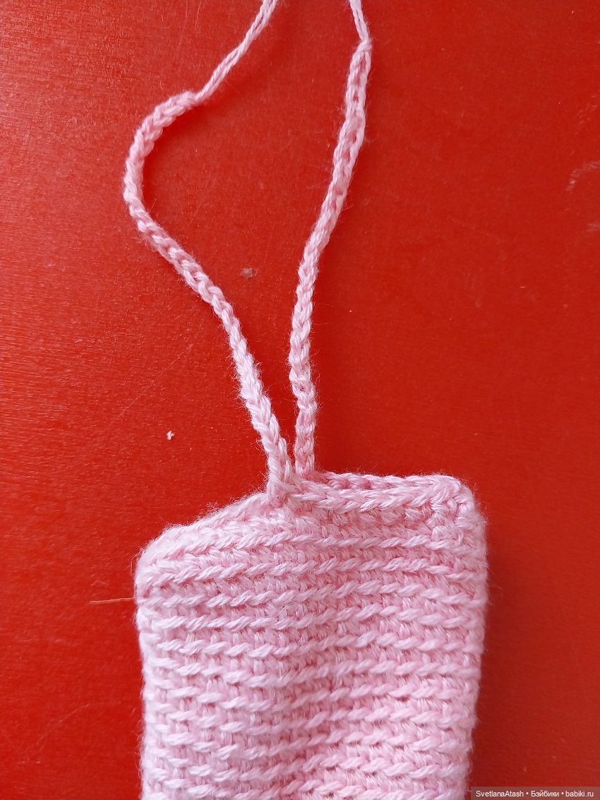 Простое платье для куклы, вязанное крючком (мастер класс)