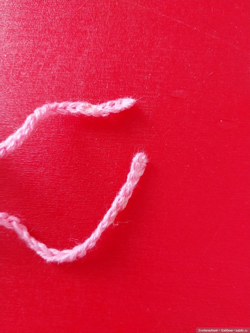 Простое платье для куклы, вязанное крючком (мастер класс)