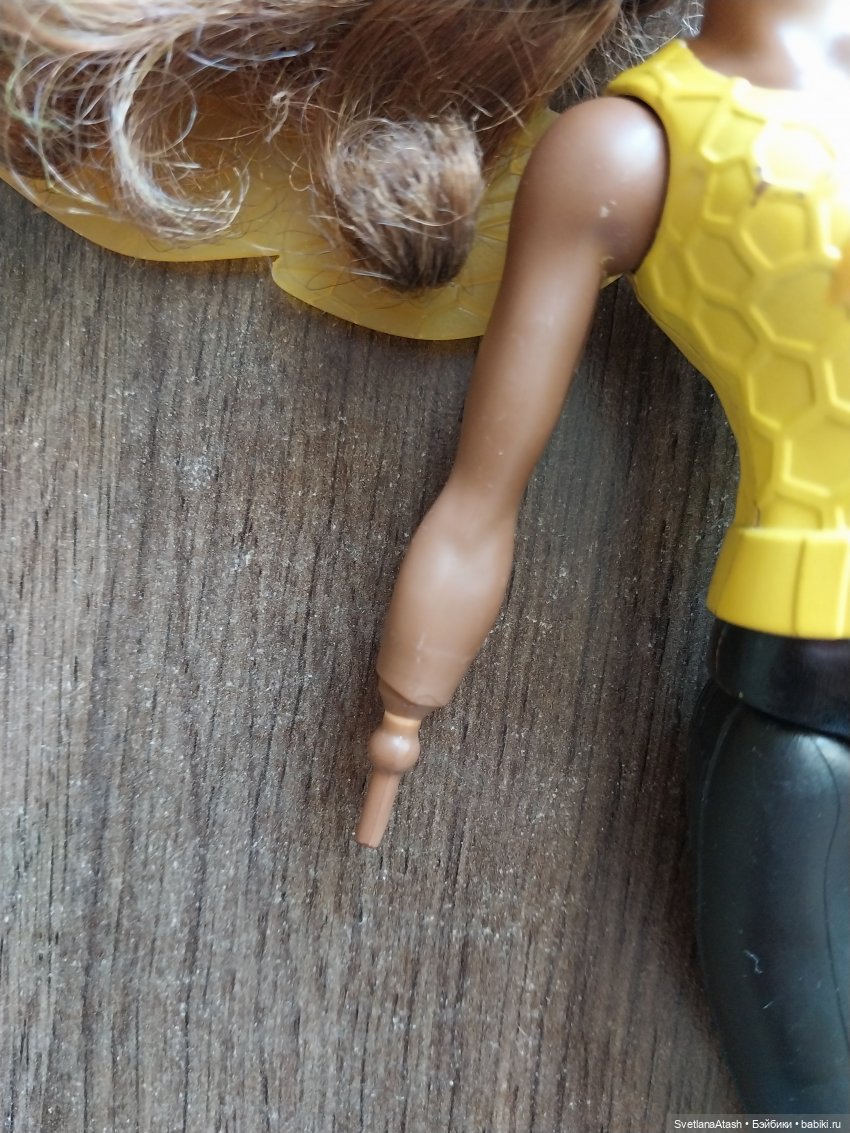 Куклы дочек подруги приходили лечиться + выкройка брюк и безрукавной блузки на куклу Hasbro Super girls