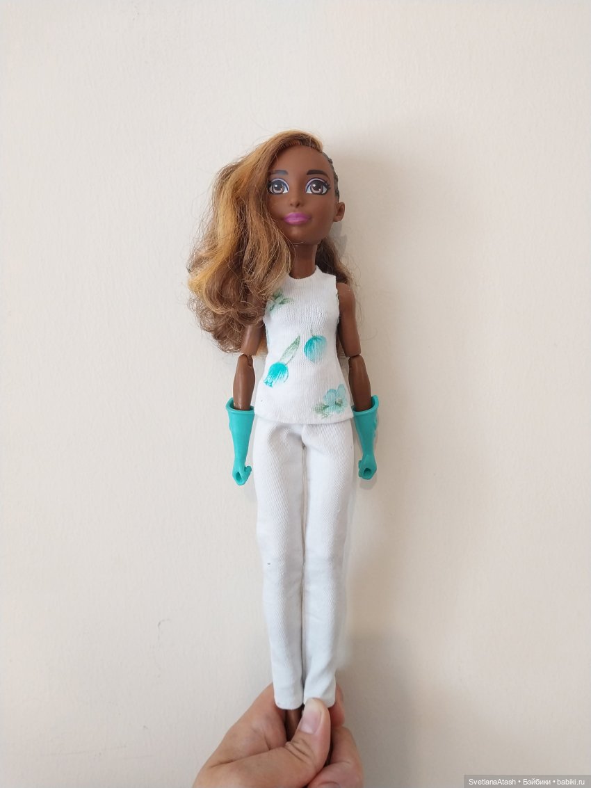 Куклы дочек подруги приходили лечиться + выкройка брюк и безрукавной блузки на куклу Hasbro Super girls