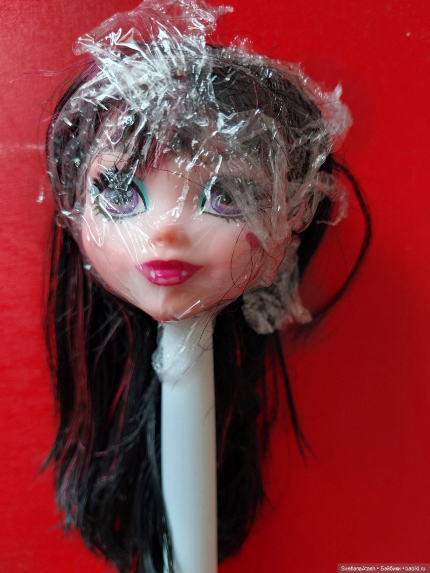 Куклы дочек подруги приходили лечиться + выкройка брюк и безрукавной блузки на куклу Hasbro Super girls (фото 9)