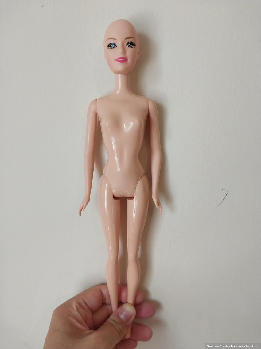 Куклы дочек подруги приходили лечиться + выкройка брюк и безрукавной блузки на куклу Hasbro Super girls