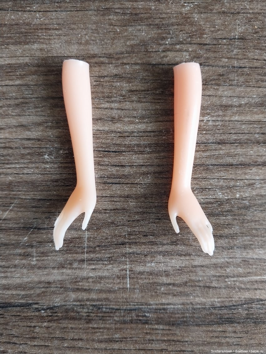 Куклы дочек подруги приходили лечиться + выкройка брюк и безрукавной блузки на куклу Hasbro Super girls